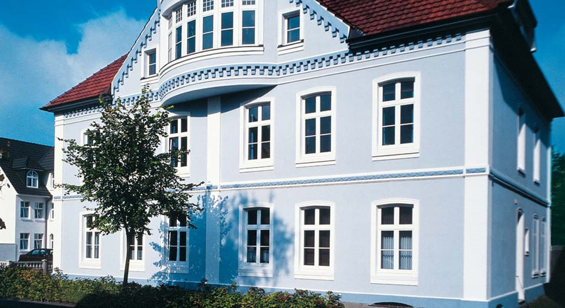 Fassade eines klassischen Gebäudes in Bad Doberan